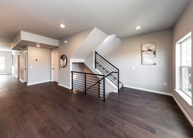 Building Photo - Luxury Executive Westside Townhouse with E...