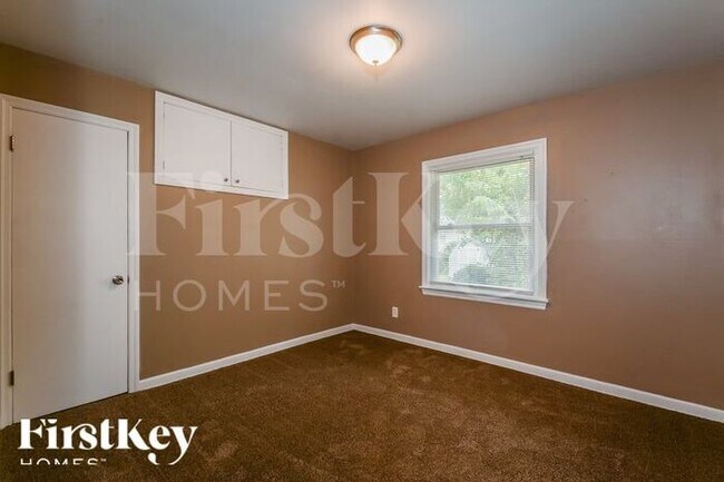 Building Photo - 2555 Patterson Rd