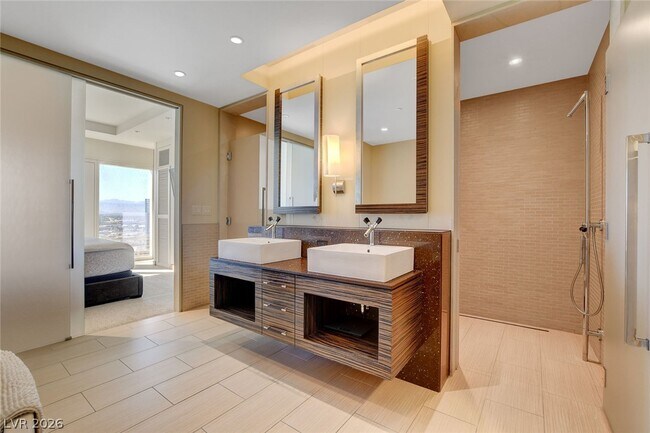 Building Photo - 3750 S Las Vegas Blvd