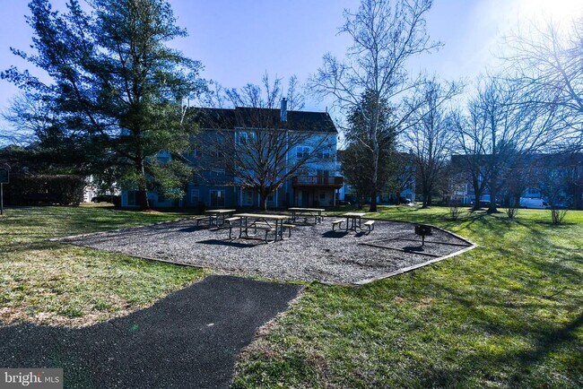 Building Photo - 5908 Grenfell Loop