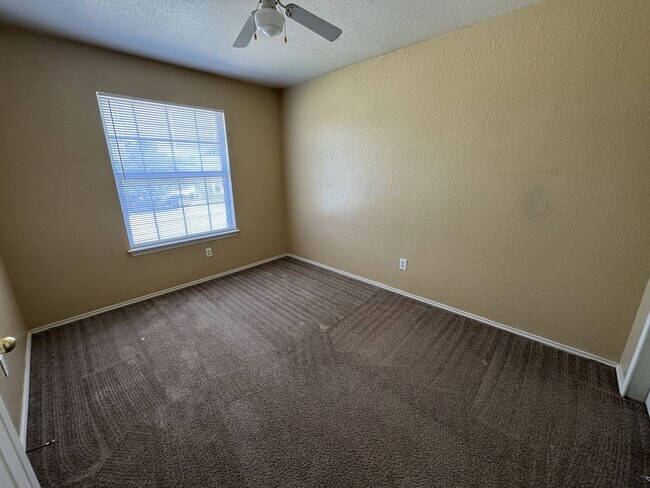 Building Photo - 1312 Saddle Dr