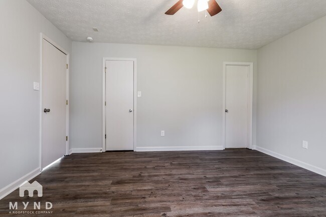 Building Photo - 65 Mountain View Cir