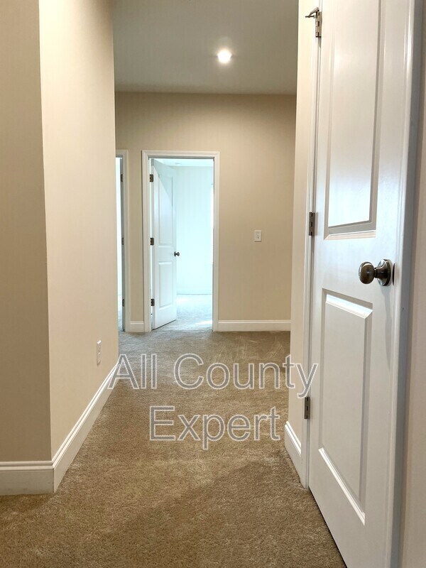 Building Photo - 502 Cooper Ln