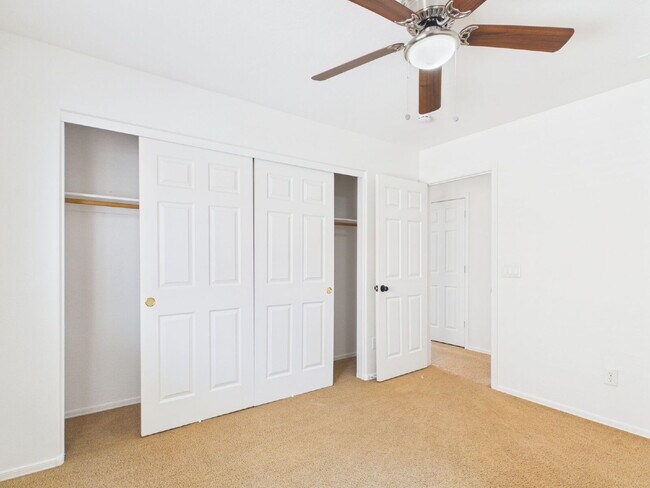 Building Photo - Spacious Heartland Ranch Beauty