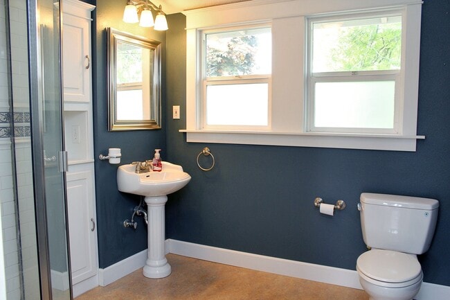 Building Photo - 5002 SE 97th Ave