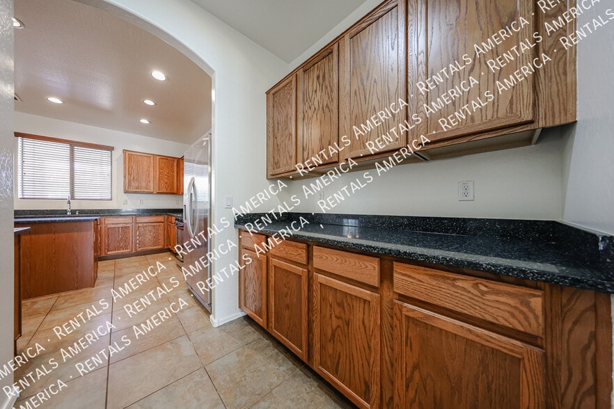 Building Photo - 43608 Caven Dr