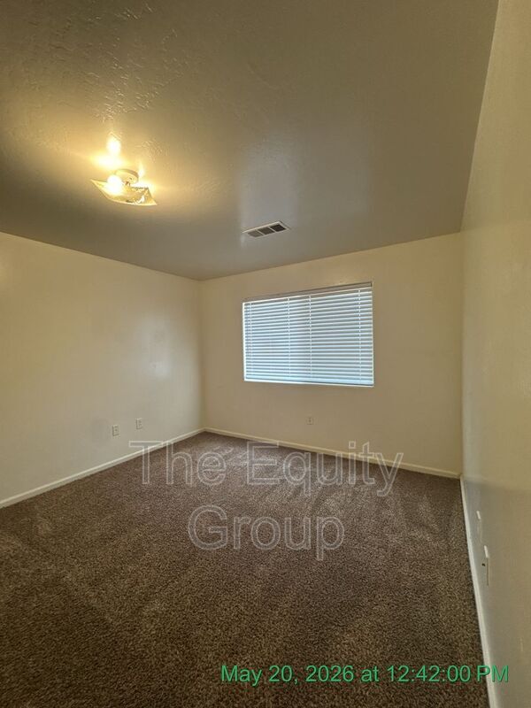 Building Photo - 407 N Park St