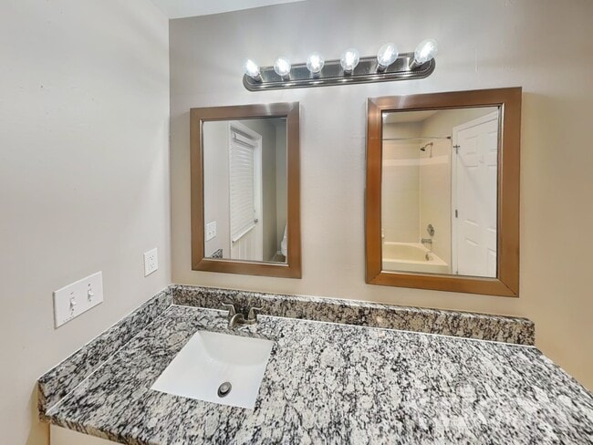 Building Photo - 4518 Saddle Creek Pl