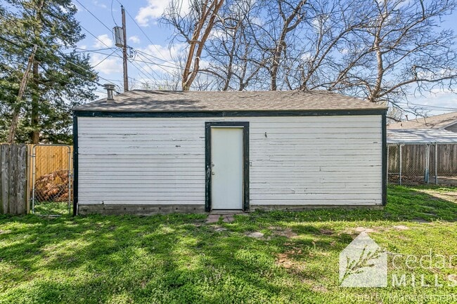 Building Photo - 3 Bedroom in South Wichita with Oversized Garage