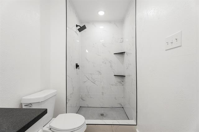 Building Photo - 421 Parkvale Ln