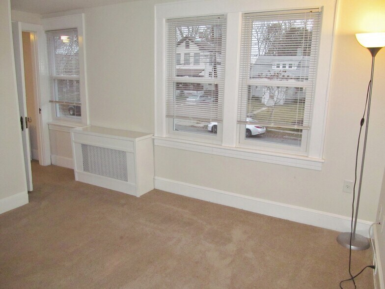 Building Photo - 146 E Cliff St