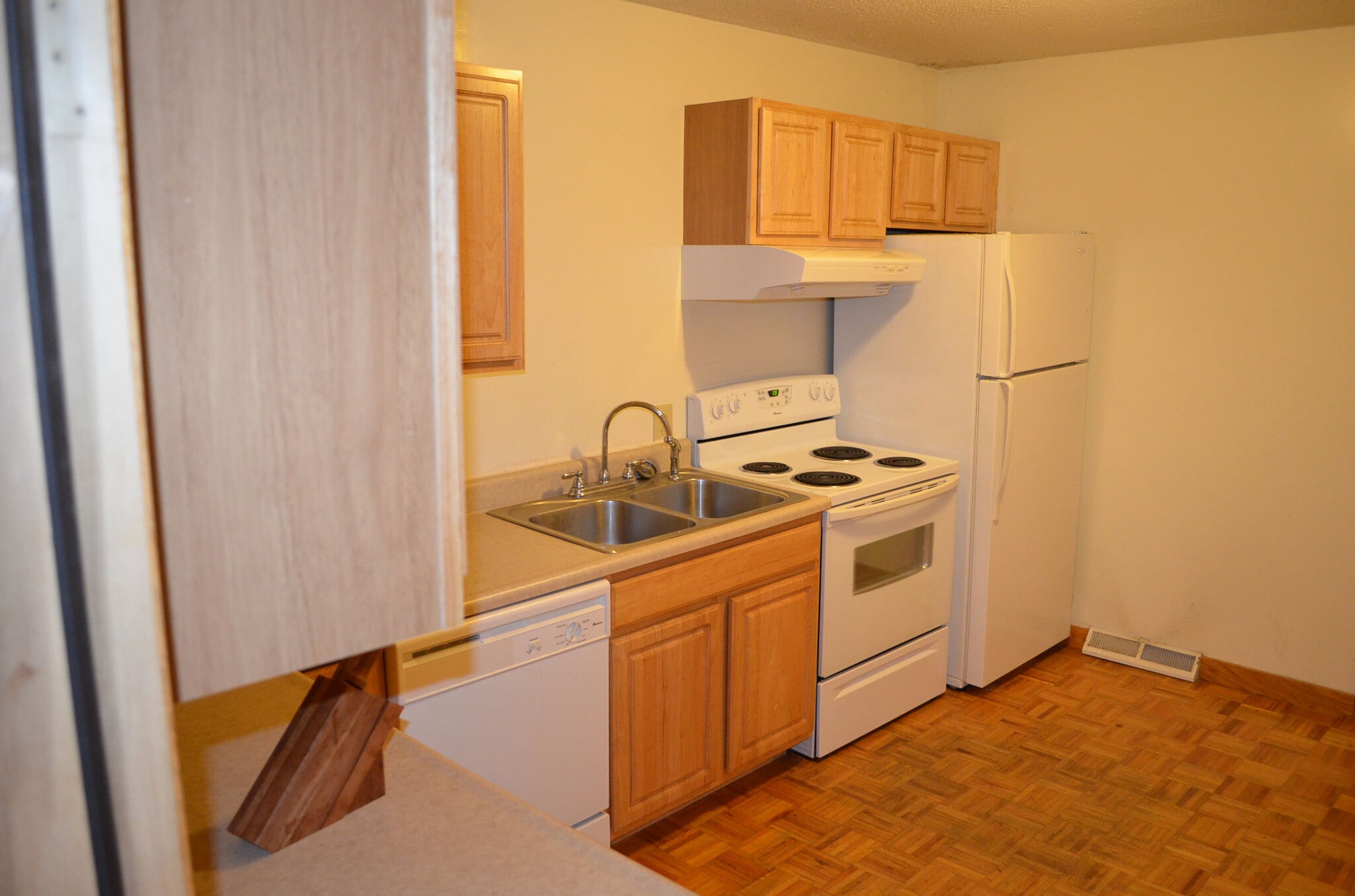 Building Photo - 5681 Fullview Heights Dr