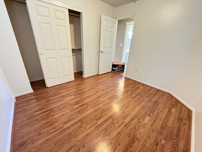 Building Photo - 4 bed 2 bath 2 car garage. Dog Friendly