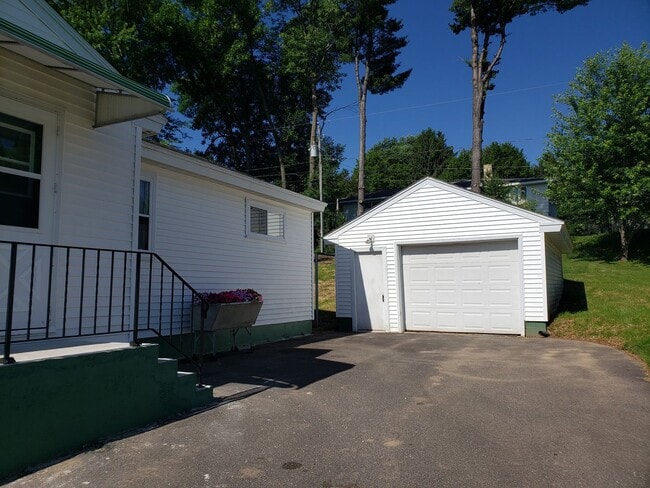 Building Photo - 3 bed 1.5 bath single family home in Wausau