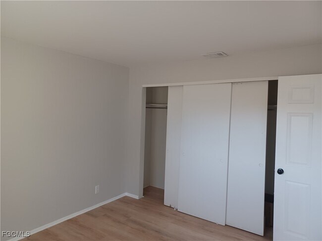 Building Photo - 937 SE 23rd Pl