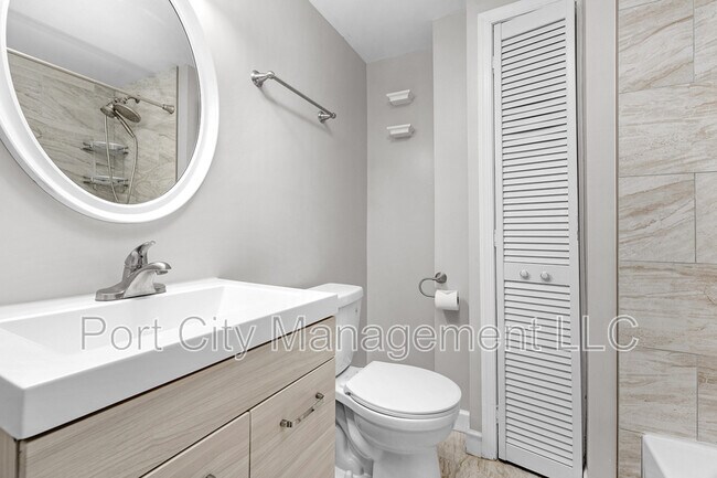 Building Photo - 639 Harvey St