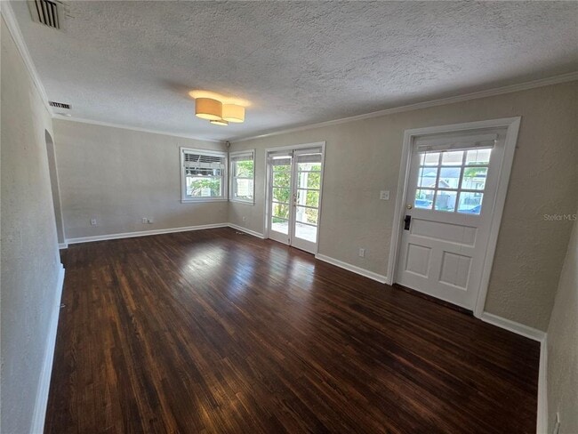 Building Photo - 775 20th Ave N