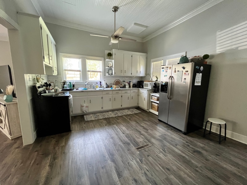 Building Photo - 9916 N Nash St