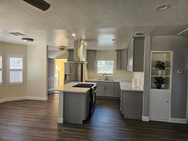 Building Photo - 1320 E Stadium Dr