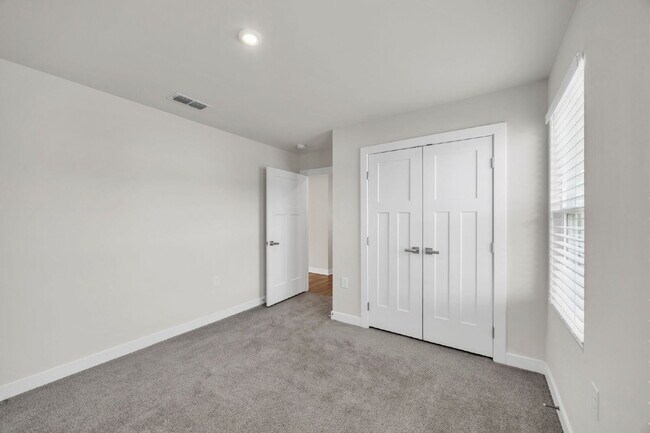 Building Photo - Beautiful 3BR / 2BA Craftsman-Style Home in Durbin Oaks in Fountain Inn $1995/mo***