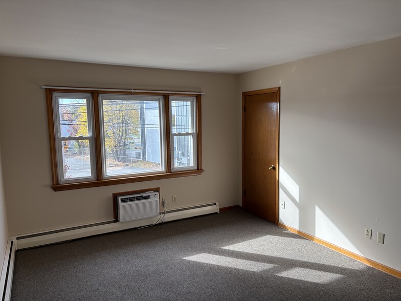 Building Photo - 1356 Roosevelt Ave