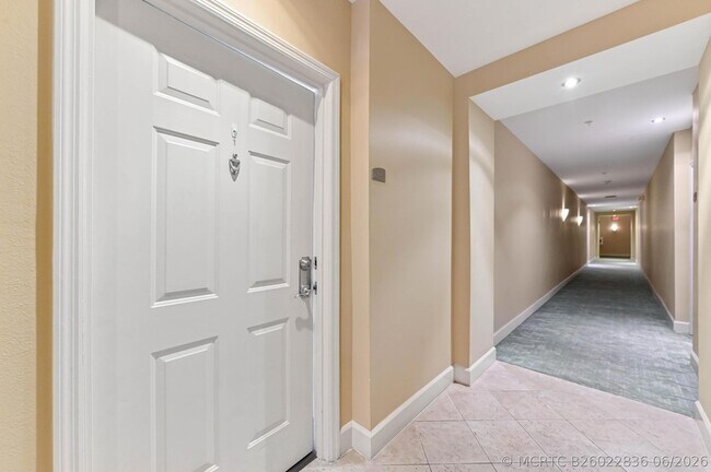 Building Photo - 804 E Windward Way