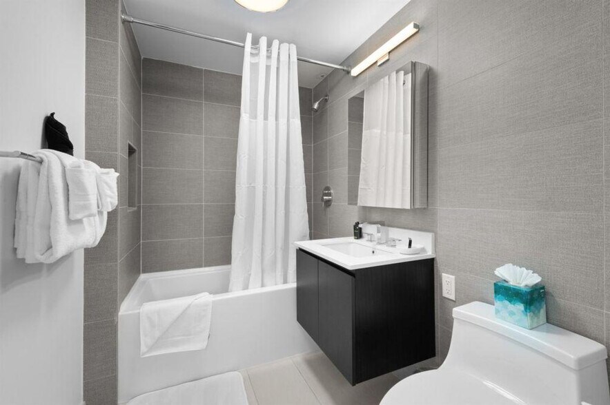 Building Photo - 232 7th Ave