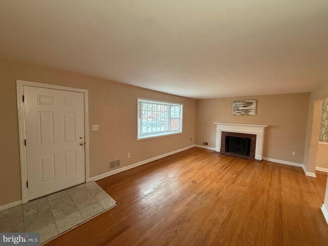 Building Photo - 7804 Temple St