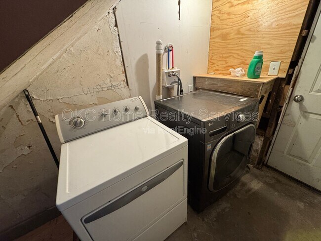 Building Photo - 421 NW 26th St