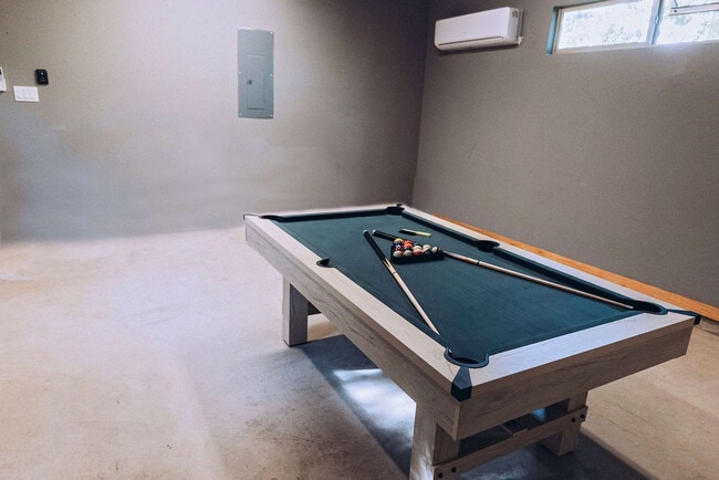 Building Photo - 2002 Rosewood Ave