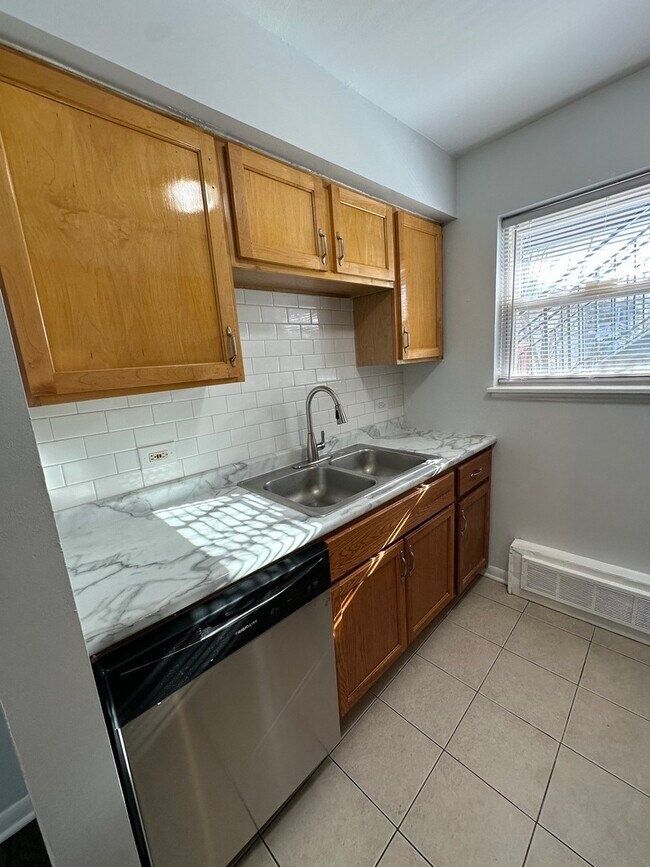 Building Photo - 1928 Jackson Ave