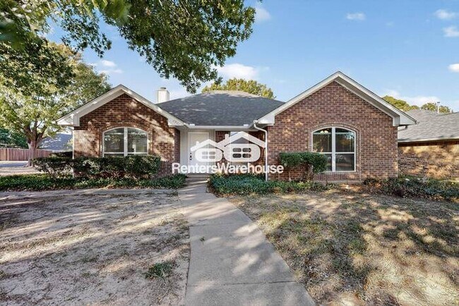 Building Photo - Completely Refreshed NRH Home Move IN Ready.