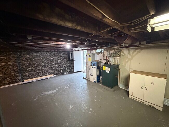 Building Photo - 402 Douglass St