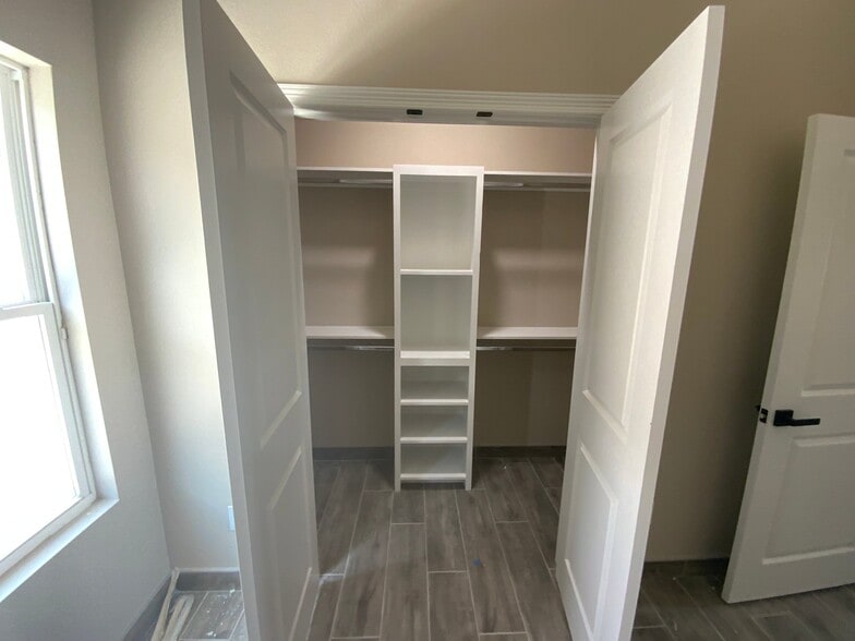 Building Photo - 508 Hope Dr
