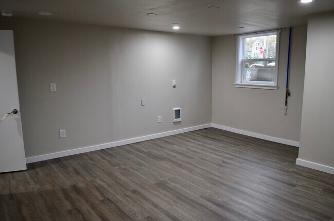 Building Photo - 12755 Phinney Ave N