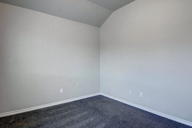 Building Photo - 3021 Cantabria St