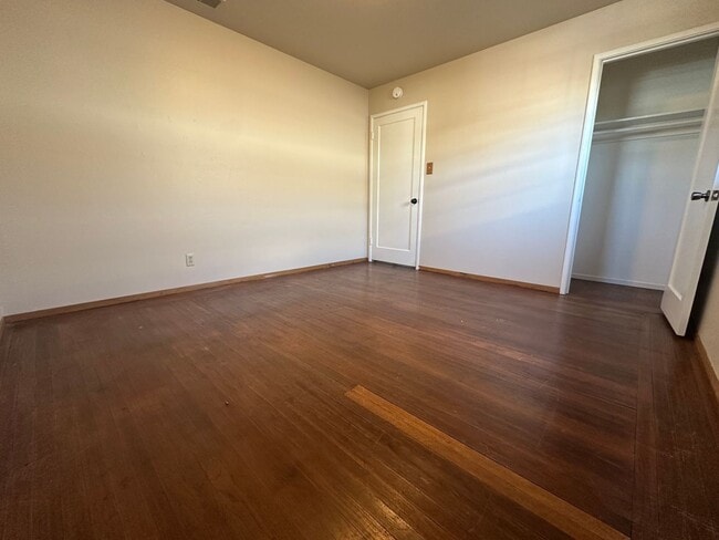 Building Photo - Lovely 3 Bed, 1 Bath with large backyard