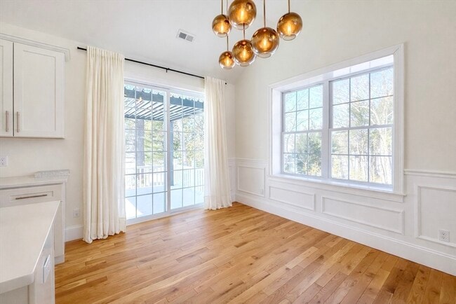 Building Photo - 261 Main St