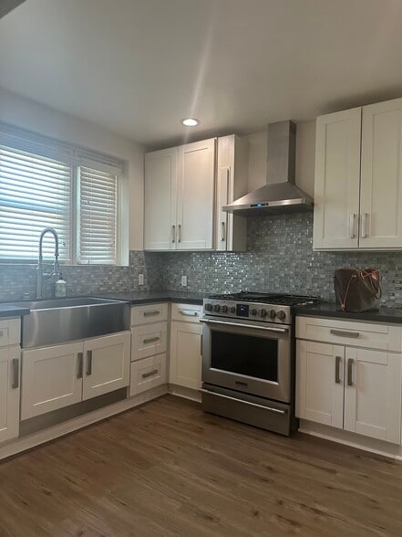 Primary Photo - 2500 W 85th St