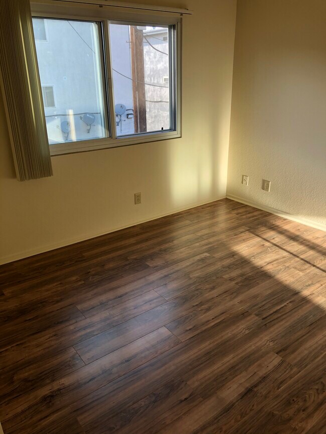 LR - 8733 Ramsgate Ave