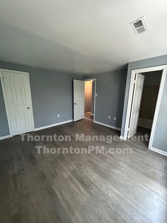 Building Photo - Culpeper Newly Renovated Townhouse