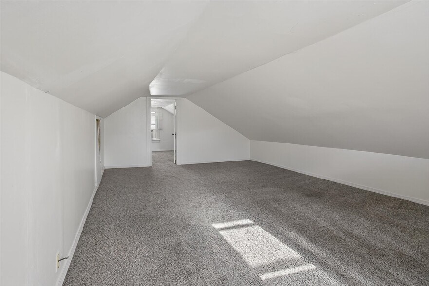 Building Photo - 2813 Faircourt St