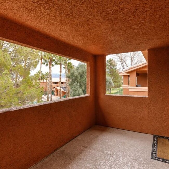Building Photo - Upper Level 2 bedroom, 2 bathroom with great views at The Falls
