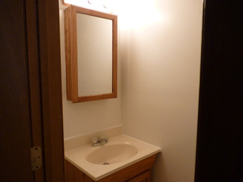 1/2 bath - 8354 Waco Ln