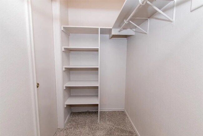 Building Photo - Room in House on Heyerdahl Dr