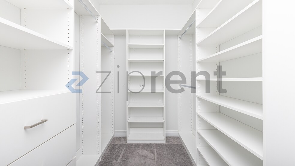 Building Photo - Unit