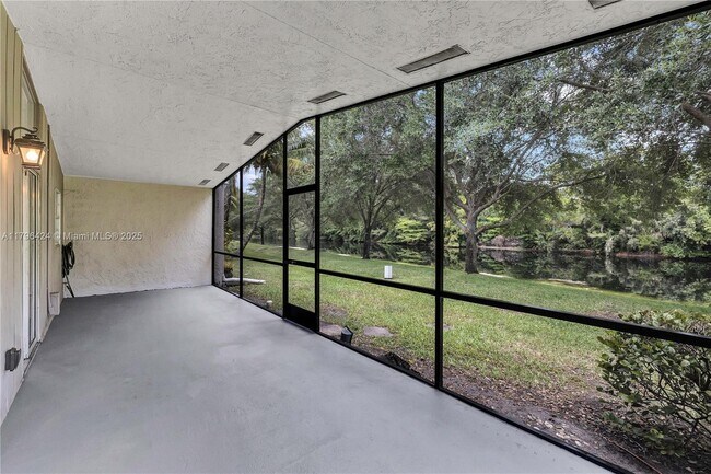 Building Photo - 618 Woodgate Cir