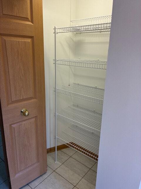 Building Photo - 927 Elderberry Cir