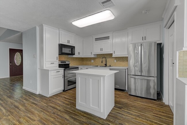Building Photo - 5702 Golden Grove Ln