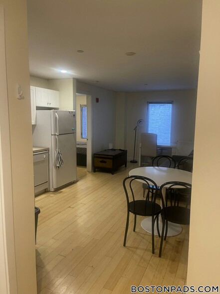 Building Photo - 40 Boylston St